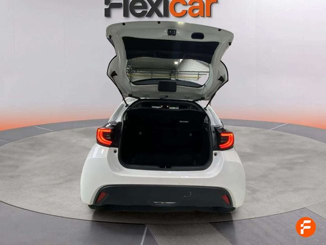 Foto 10 Toyota Yaris 120H Active Tech 85 kW (116 CV)