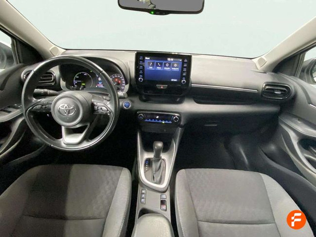 Foto 11 Toyota Yaris 120H Active Tech 85 kW (116 CV)