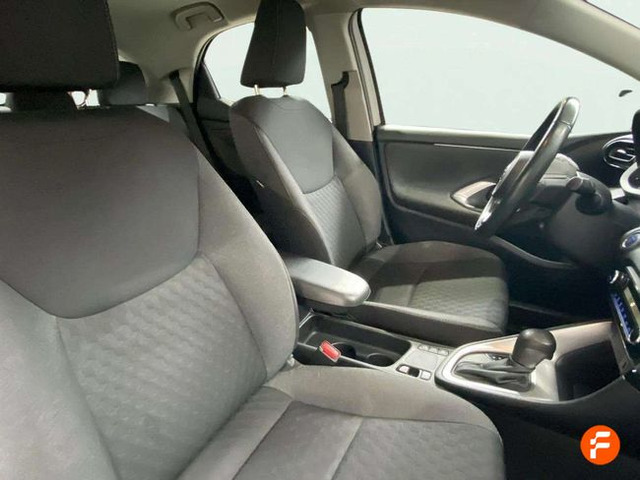 Foto 13 Toyota Yaris 120H Active Tech 85 kW (116 CV)