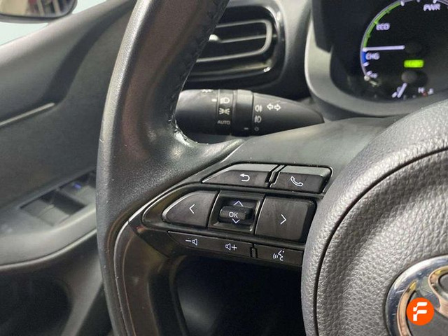 Foto 14 Toyota Yaris 120H Active Tech 85 kW (116 CV)