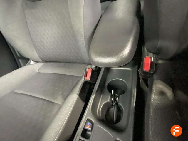 Foto 16 Toyota Yaris 120H Active Tech 85 kW (116 CV)