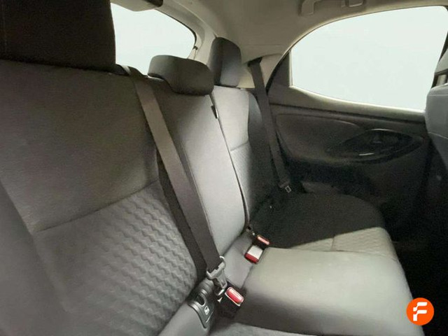 Foto 17 Toyota Yaris 120H Active Tech 85 kW (116 CV)