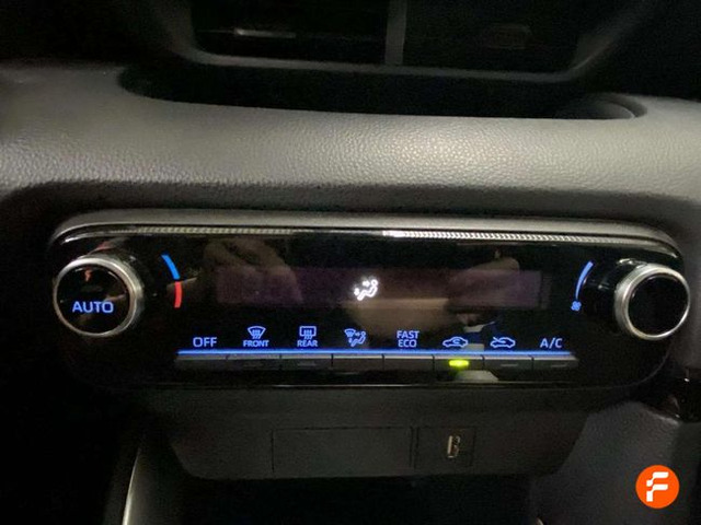 Foto 20 Toyota Yaris 120H Active Tech 85 kW (116 CV)