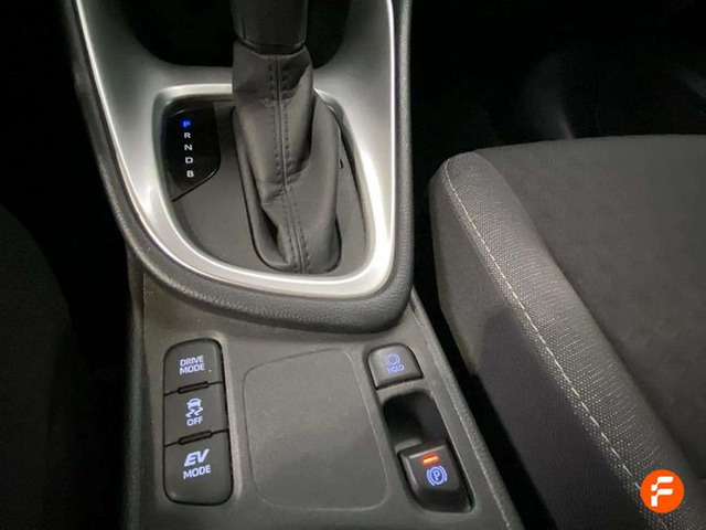 Foto 21 Toyota Yaris 120H Active Tech 85 kW (116 CV)