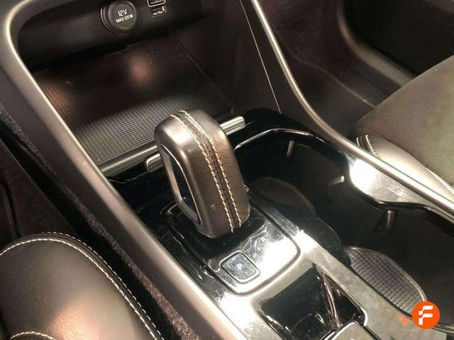 Foto 18 Volvo XC40 T5 Twin Recharge Inscription Auto 193 kW (262 CV)