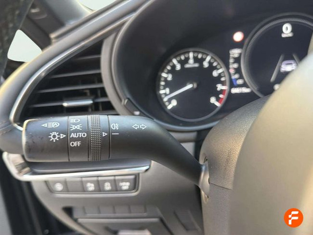 Foto 24 Mazda Mazda 3 2.0 SKYACTIV-G Zenith 89 kW (122 CV)