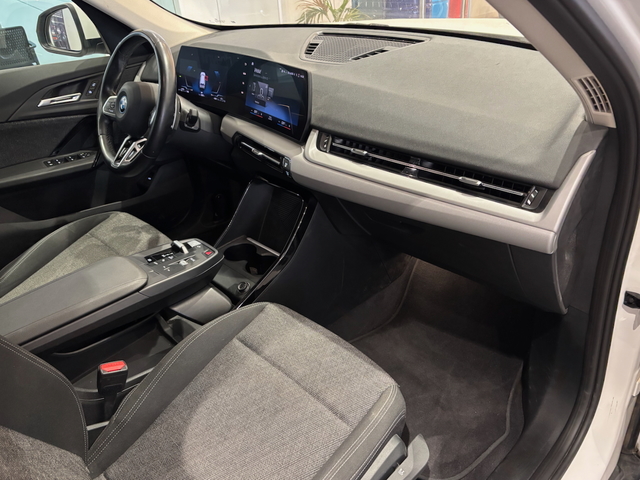 BMW X1 xDrive25e color Blanco. Año 2024. 180KW(245CV). Híbrido Electro/Gasolina. En concesionario Automotor Costa, S.L.U. de Almería