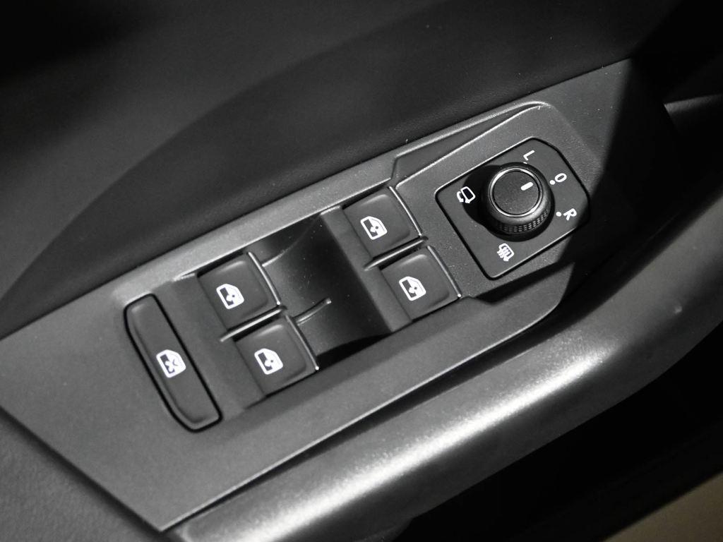 Volkswagen T-Cross R-Line 1.0 TSI 85 kW (116 CV) 12