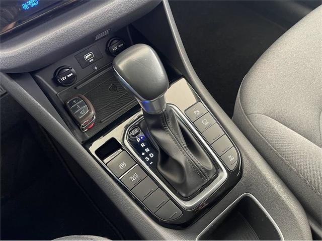 Foto 13 Hyundai Ioniq 1.6 GDI HEV Tecno DCT 104 kW (141 CV)