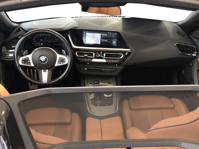 BMW Z4 M40i Cabrio color Negro. Año 2022. 250KW(340CV). Gasolina. En concesionario Vehinter Getafe de Madrid