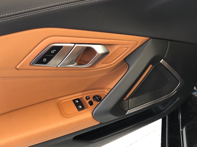 BMW Z4 M40i Cabrio color Negro. Año 2022. 250KW(340CV). Gasolina. En concesionario Vehinter Getafe de Madrid