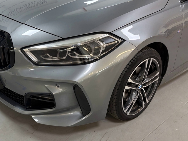 BMW Serie 1 118d color Gris. Año 2024. 110KW(150CV). Diésel. En concesionario Triocar Gijón (Bmw y Mini) de Asturias