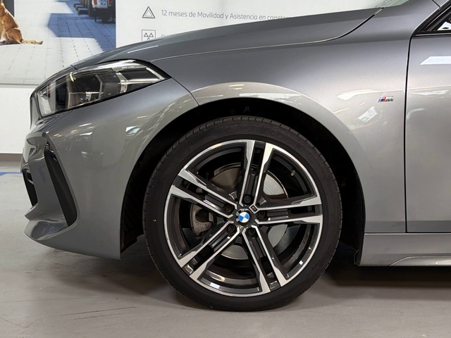 BMW Serie 1 118d color Gris. Año 2024. 110KW(150CV). Diésel. En concesionario Triocar Gijón (Bmw y Mini) de Asturias
