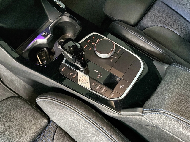 BMW Serie 1 118d color Gris. Año 2024. 110KW(150CV). Diésel. En concesionario Triocar Gijón (Bmw y Mini) de Asturias