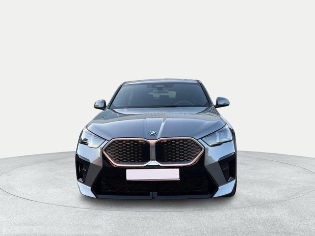 BMW iX2 xDrive30 color Gris. Año 2025. 230KW(313CV). Eléctrico. En concesionario Ilbira Motor | Granada de Granada