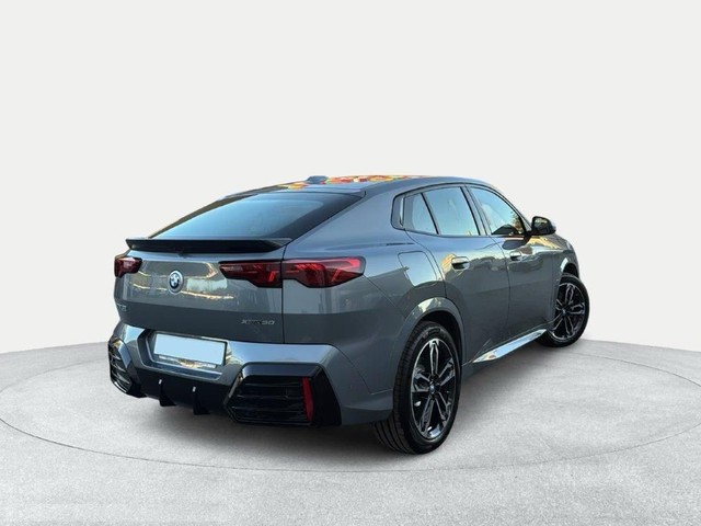 BMW iX2 xDrive30 color Gris. Año 2025. 230KW(313CV). Eléctrico. En concesionario Ilbira Motor | Granada de Granada