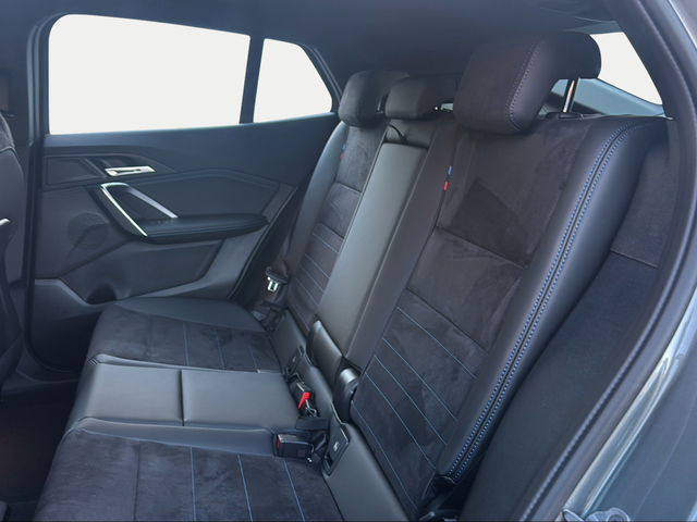 BMW iX2 xDrive30 color Gris. Año 2025. 230KW(313CV). Eléctrico. En concesionario Ilbira Motor | Granada de Granada