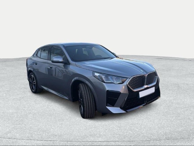 BMW iX2 xDrive30 color Gris. Año 2025. 230KW(313CV). Eléctrico. En concesionario Ilbira Motor | Granada de Granada