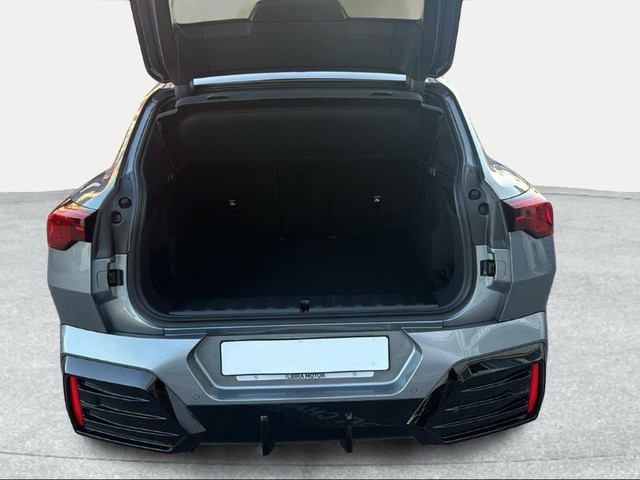 BMW iX2 xDrive30 color Gris. Año 2025. 230KW(313CV). Eléctrico. En concesionario Ilbira Motor | Granada de Granada