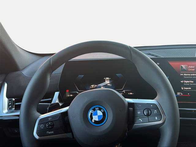 BMW iX2 xDrive30 color Gris. Año 2025. 230KW(313CV). Eléctrico. En concesionario Ilbira Motor | Granada de Granada