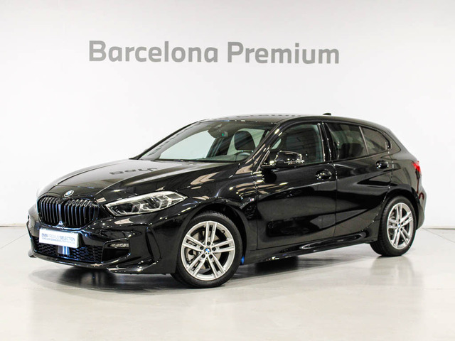 BMW Serie 1 118d color Negro. Año 2024. 110KW(150CV). Diésel. En concesionario Barcelona Premium -- GRAN VIA de Barcelona