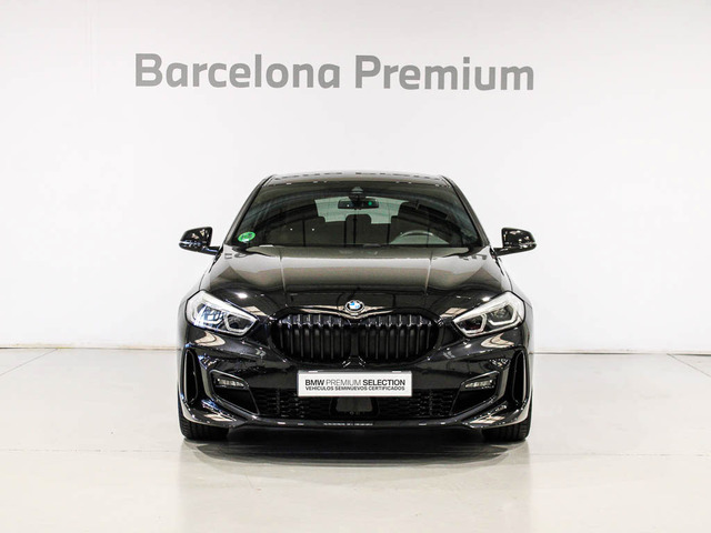 BMW Serie 1 118d color Negro. Año 2024. 110KW(150CV). Diésel. En concesionario Barcelona Premium -- GRAN VIA de Barcelona