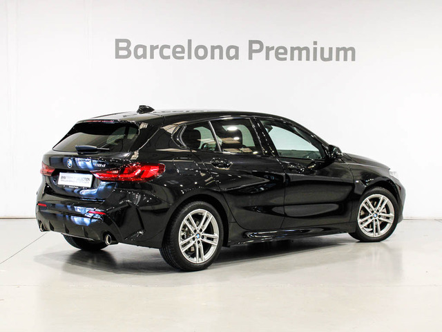 BMW Serie 1 118d color Negro. Año 2024. 110KW(150CV). Diésel. En concesionario Barcelona Premium -- GRAN VIA de Barcelona