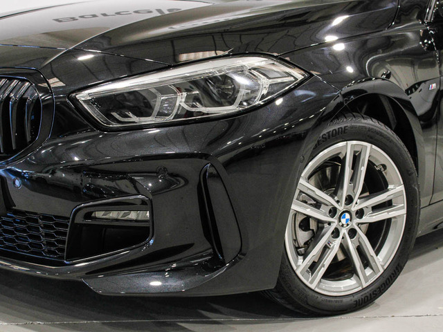 BMW Serie 1 118d color Negro. Año 2024. 110KW(150CV). Diésel. En concesionario Barcelona Premium -- GRAN VIA de Barcelona