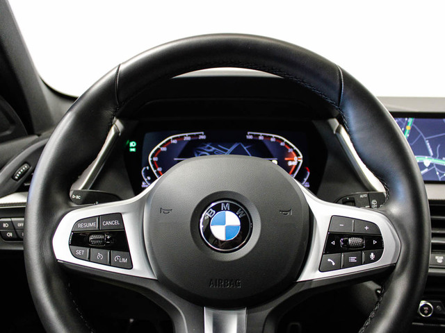 BMW Serie 1 118d color Negro. Año 2024. 110KW(150CV). Diésel. En concesionario Barcelona Premium -- GRAN VIA de Barcelona