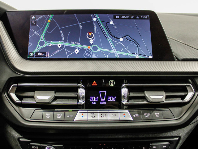 BMW Serie 1 118d color Negro. Año 2024. 110KW(150CV). Diésel. En concesionario Barcelona Premium -- GRAN VIA de Barcelona