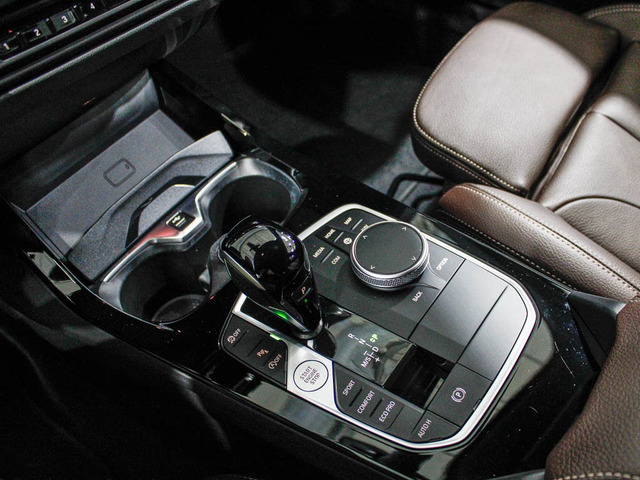 BMW Serie 1 118d color Negro. Año 2024. 110KW(150CV). Diésel. En concesionario Barcelona Premium -- GRAN VIA de Barcelona