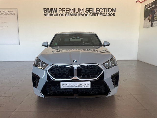 BMW X2 sDrive18d color Gris. Año 2025. 110KW(150CV). Diésel. En concesionario ALBAMOCION CIUDAD REAL de Ciudad Real