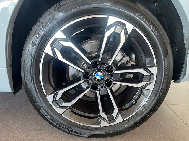 BMW X2 sDrive18d color Gris. Año 2025. 110KW(150CV). Diésel. En concesionario ALBAMOCION CIUDAD REAL  de Ciudad Real