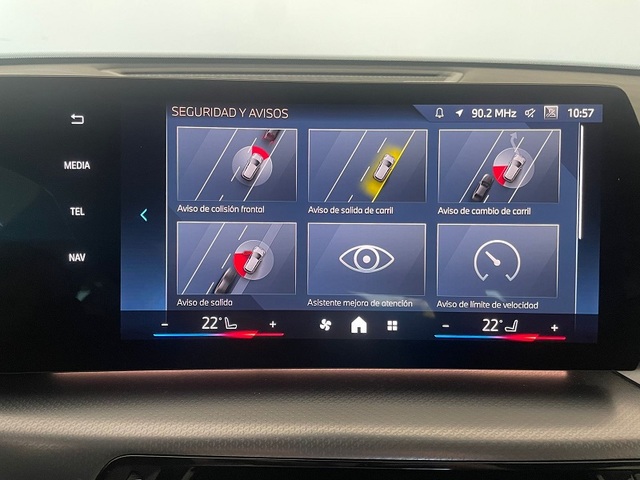 BMW X2 sDrive18d color Gris. Año 2025. 110KW(150CV). Diésel. En concesionario ALBAMOCION CIUDAD REAL  de Ciudad Real