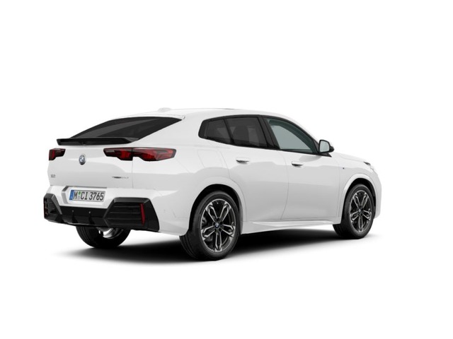 BMW X2 sDrive18d color Blanco. Año 2025. 110KW(150CV). Diésel. En concesionario ALBAMOCION CIUDAD REAL de Ciudad Real