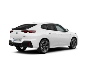 Fotos de BMW X2 sDrive18d color Blanco. Año 2025. 110KW(150CV). Diésel. En concesionario ALBAMOCION CIUDAD REAL  de Ciudad Real