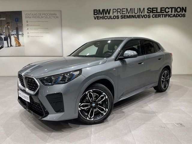 BMW X2 sDrive18d color Gris. Año 2025. 110KW(150CV). Diésel. En concesionario ALBAMOCION CIUDAD REAL de Ciudad Real