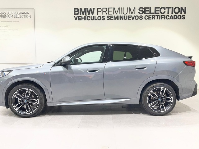 BMW X2 sDrive18d color Gris. Año 2025. 110KW(150CV). Diésel. En concesionario ALBAMOCION CIUDAD REAL de Ciudad Real