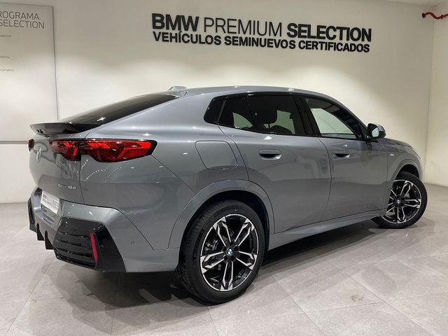 BMW X2 sDrive18d color Gris. Año 2025. 110KW(150CV). Diésel. En concesionario ALBAMOCION CIUDAD REAL de Ciudad Real