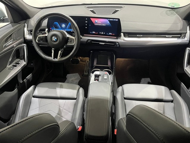 BMW X2 sDrive18d color Gris. Año 2025. 110KW(150CV). Diésel. En concesionario ALBAMOCION CIUDAD REAL de Ciudad Real