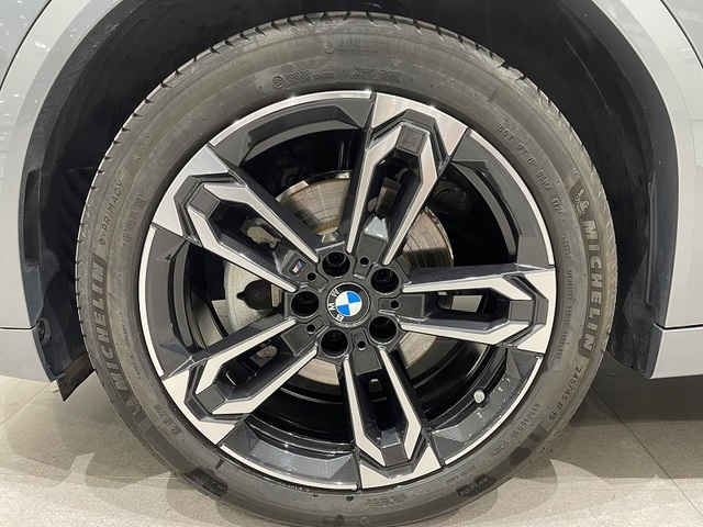 BMW X2 sDrive18d color Gris. Año 2025. 110KW(150CV). Diésel. En concesionario ALBAMOCION CIUDAD REAL de Ciudad Real