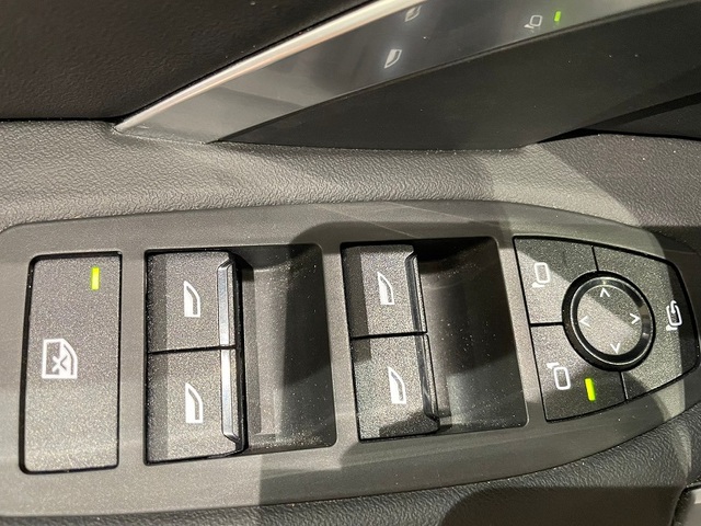 BMW X2 sDrive18d color Gris. Año 2025. 110KW(150CV). Diésel. En concesionario ALBAMOCION CIUDAD REAL de Ciudad Real