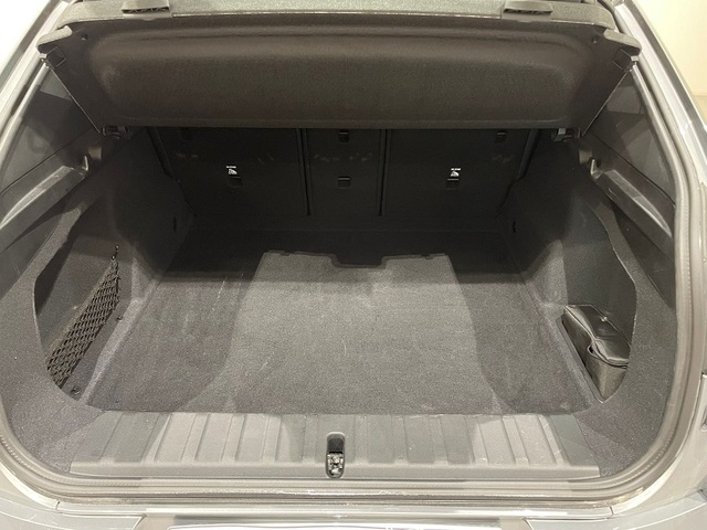 BMW X2 sDrive18d color Gris. Año 2025. 110KW(150CV). Diésel. En concesionario ALBAMOCION CIUDAD REAL de Ciudad Real