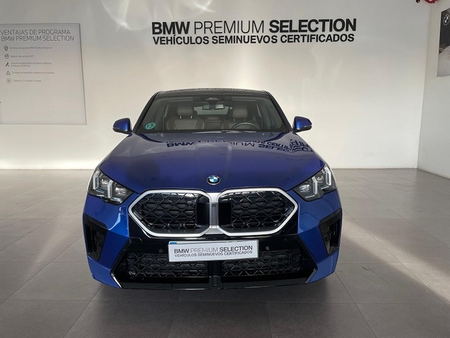 BMW X2 sDrive18d color Azul. Año 2025. 110KW(150CV). Diésel. En concesionario ALBAMOCION CIUDAD REAL  de Ciudad Real