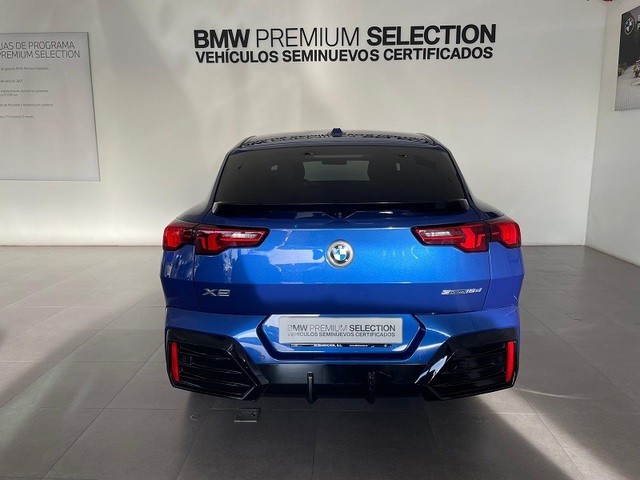 BMW X2 sDrive18d color Azul. Año 2025. 110KW(150CV). Diésel. En concesionario ALBAMOCION CIUDAD REAL  de Ciudad Real