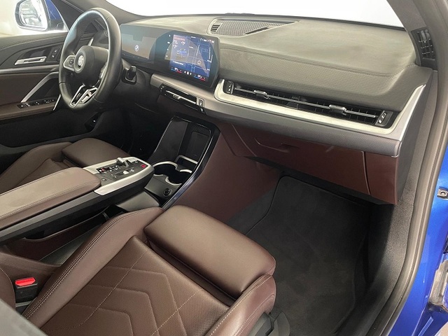 BMW X2 sDrive18d color Azul. Año 2025. 110KW(150CV). Diésel. En concesionario ALBAMOCION CIUDAD REAL  de Ciudad Real