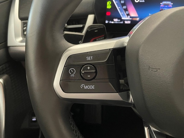 BMW X2 sDrive18d color Azul. Año 2025. 110KW(150CV). Diésel. En concesionario ALBAMOCION CIUDAD REAL  de Ciudad Real