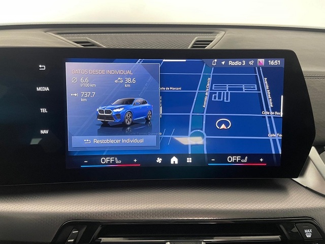 BMW X2 sDrive18d color Azul. Año 2025. 110KW(150CV). Diésel. En concesionario ALBAMOCION CIUDAD REAL  de Ciudad Real