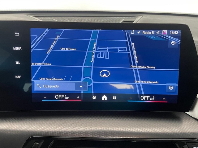 BMW X2 sDrive18d color Azul. Año 2025. 110KW(150CV). Diésel. En concesionario ALBAMOCION CIUDAD REAL  de Ciudad Real