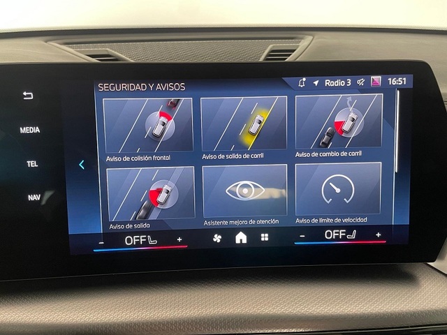 BMW X2 sDrive18d color Azul. Año 2025. 110KW(150CV). Diésel. En concesionario ALBAMOCION CIUDAD REAL  de Ciudad Real